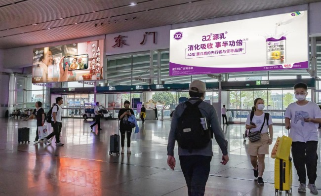 廣州南站出站口上方燈箱廣告投放，廣州南高鐵站大屏廣告價格