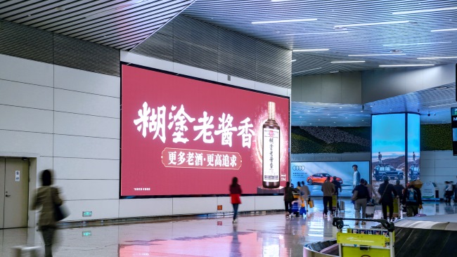 廣州白云機(jī)場(chǎng)到達(dá)出口墻面LED廣告投放，廣州機(jī)場(chǎng)大屏廣告價(jià)格