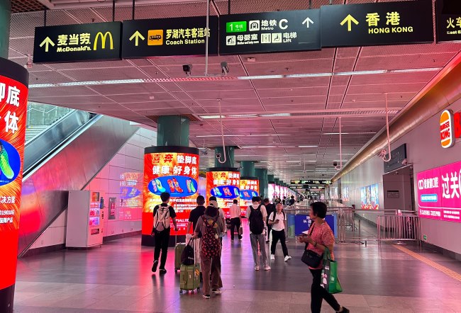 深圳羅湖火車站包柱LED廣告投放，深圳站高鐵大屏廣告價(jià)格