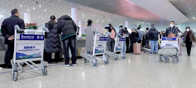 深圳機(jī)場手推車廣告投放，深圳寶安機(jī)場行李推車貼廣告價(jià)格