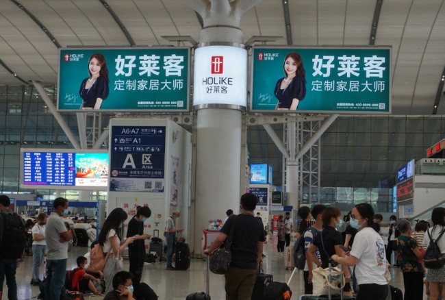 深圳北高鐵站候車大廳高空包柱廣告，深圳北站大屏廣告價格