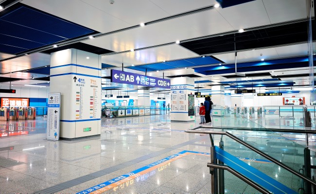 鄭州地鐵站臺(tái)播音導(dǎo)向廣告價(jià)格，鄭州地鐵車廂語(yǔ)音廣告投放