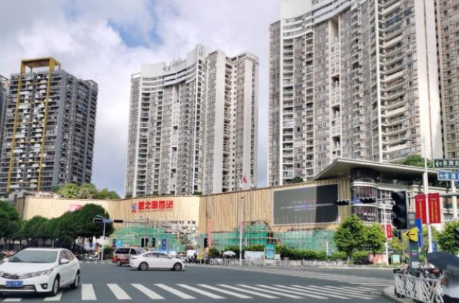 南寧水晶城夢之島百貨LED廣告投放，南寧戶外大屏廣告價格