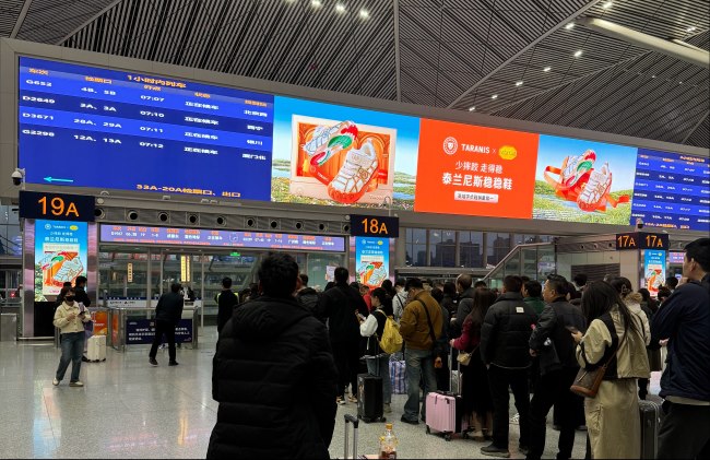 西安北高鐵站候車大廳中央LED廣告投放，西安北站大屏廣告價(jià)格